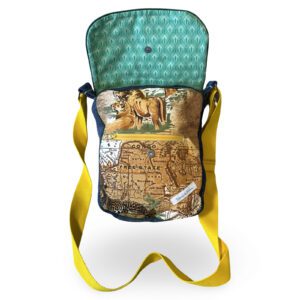 Sac bandoulière avec poche extérieure à motif lions sur carte vintage et rabat doublé de tissu vert à motif feuilles stylisées